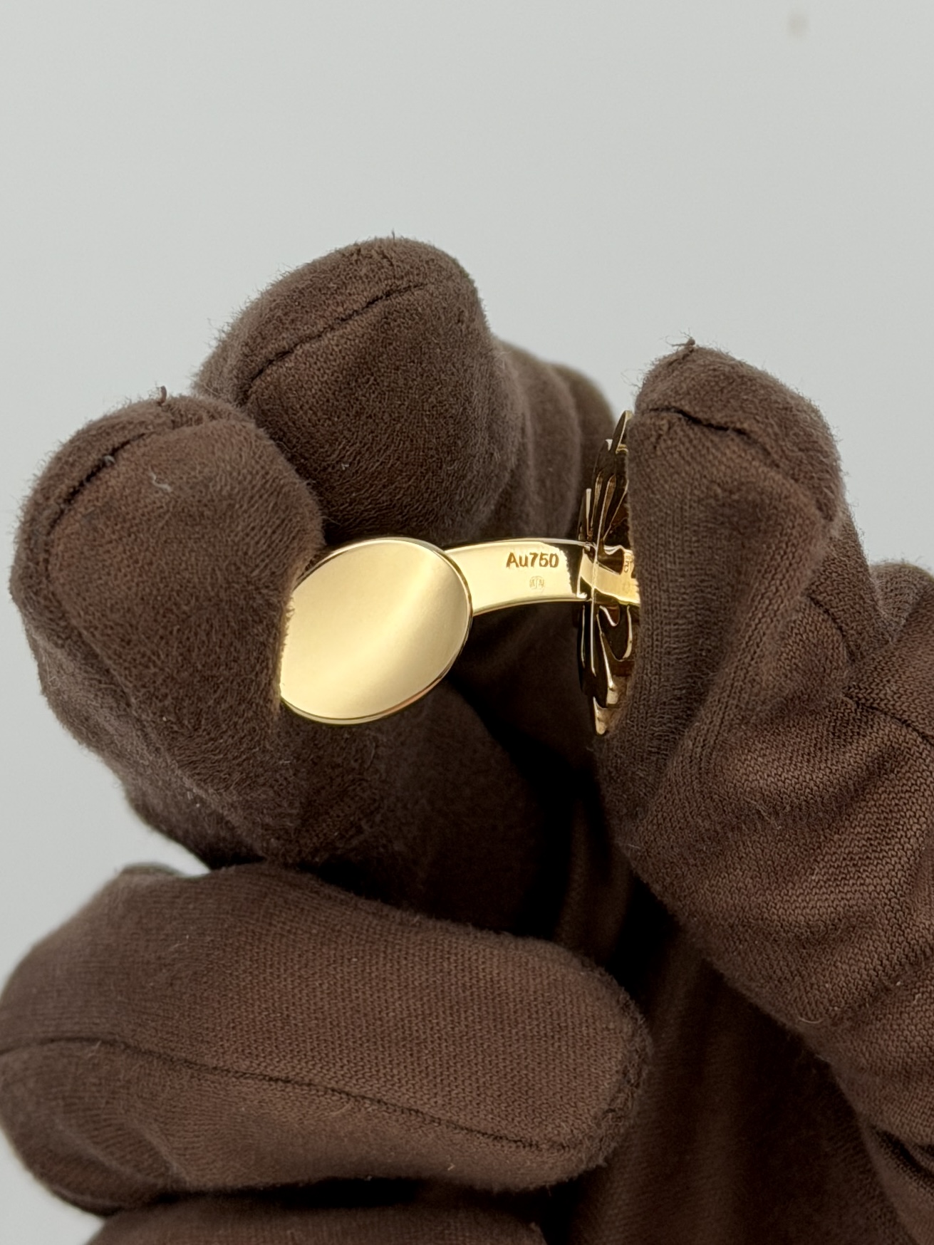 2026 Patek Philippe Calatrava Cuff Links Yellow Gold 205.9083J3-001 — image 4