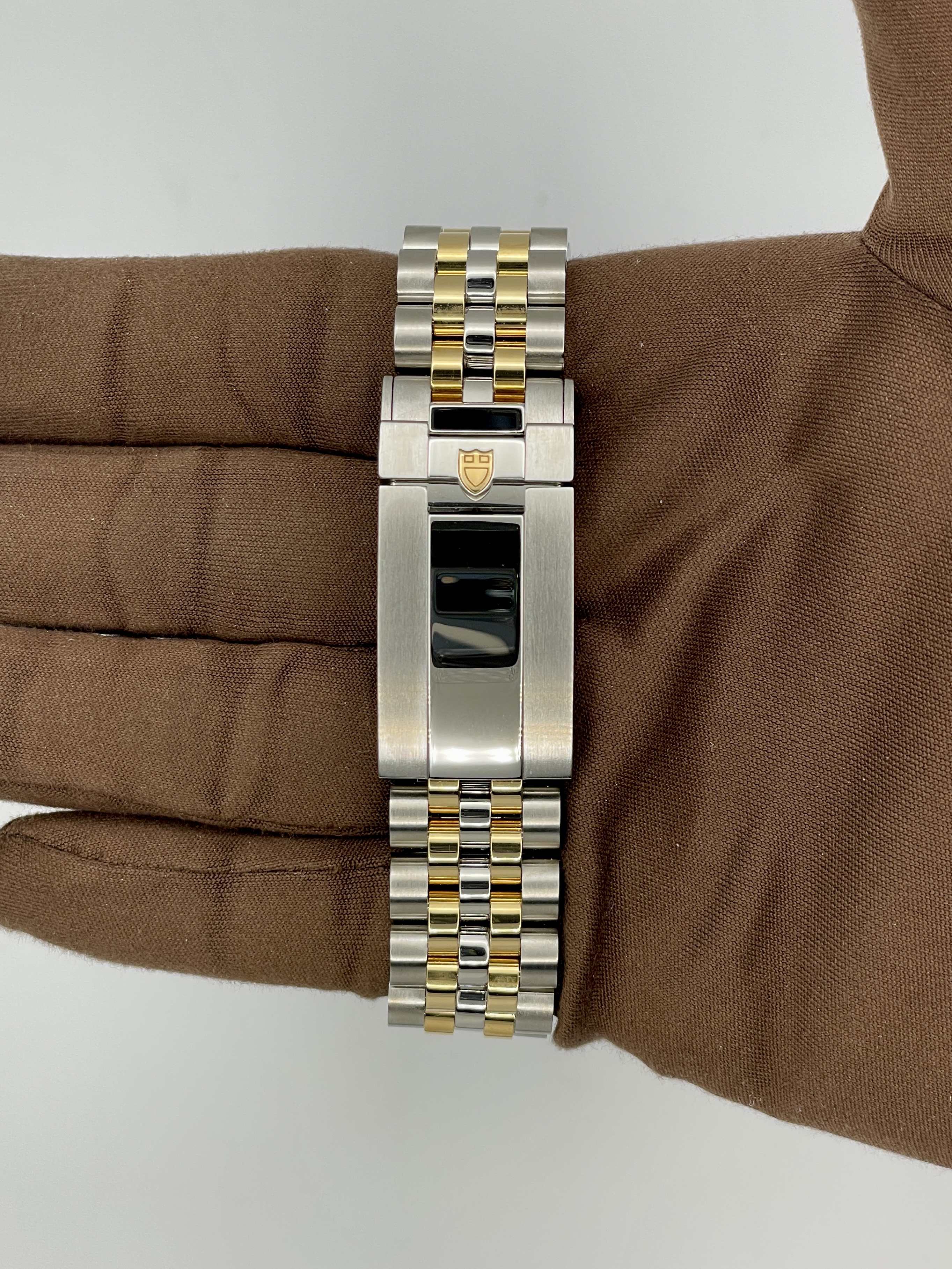 2025 Tudor Black Bay One 36mm Stainless Steel/Yellow Gold m79643-0002 — image 7