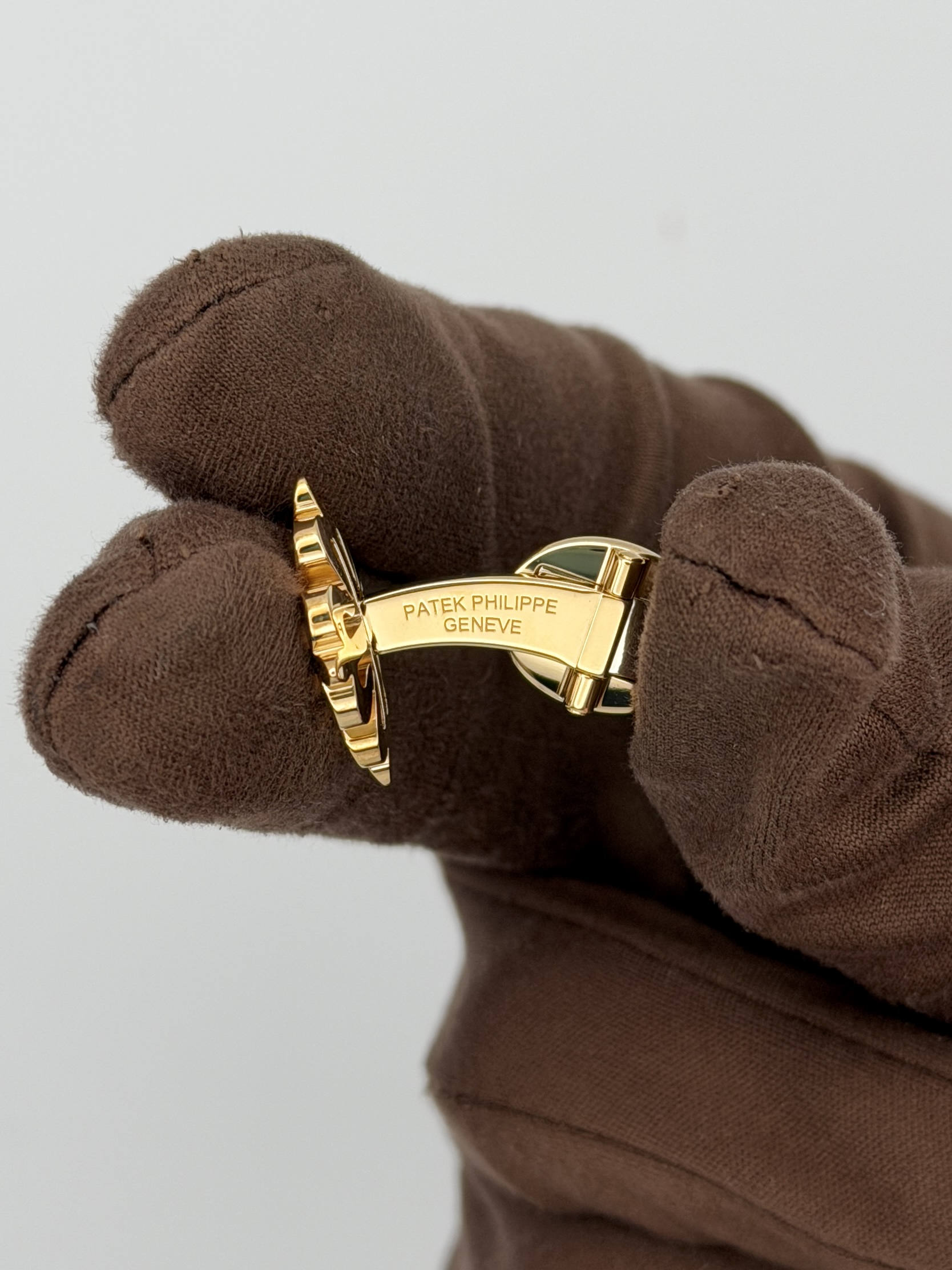2026 Patek Philippe Calatrava Cuff Links Yellow Gold 205.9083J3-001 — image 3