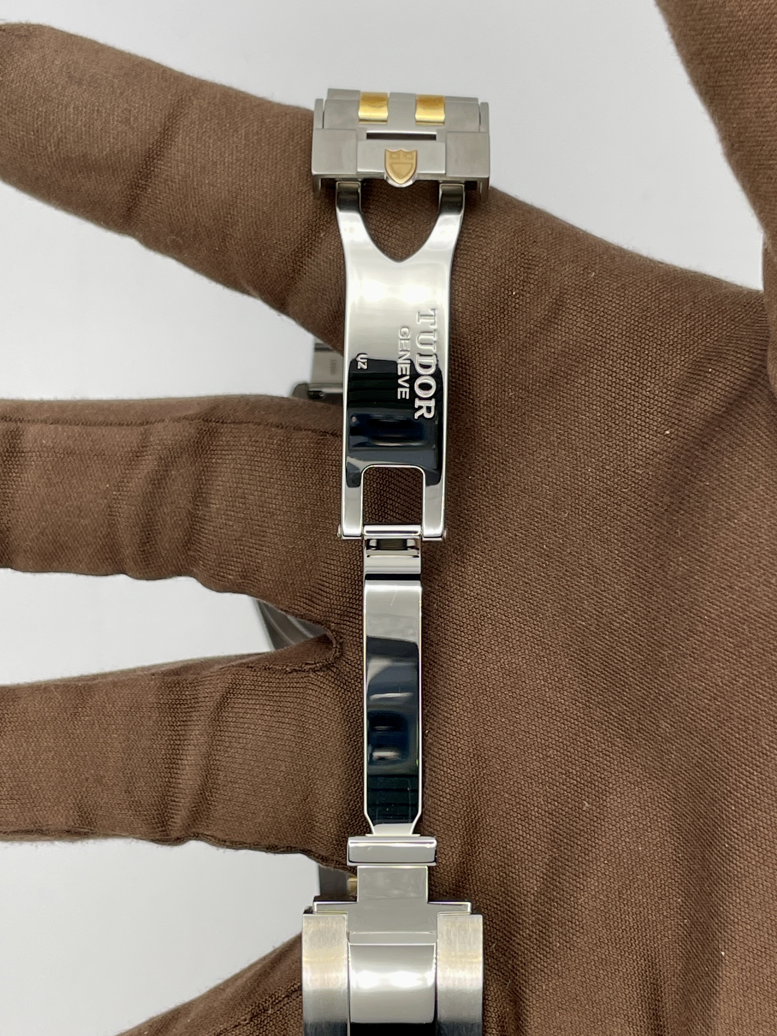 2025 Tudor Black Bay One 36mm Stainless Steel/Yellow Gold m79643-0002 — image 8